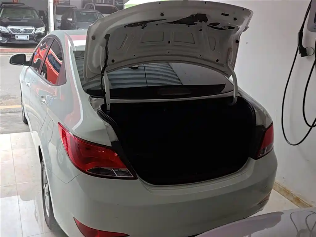Hyundai Verna 2014 — фото 18