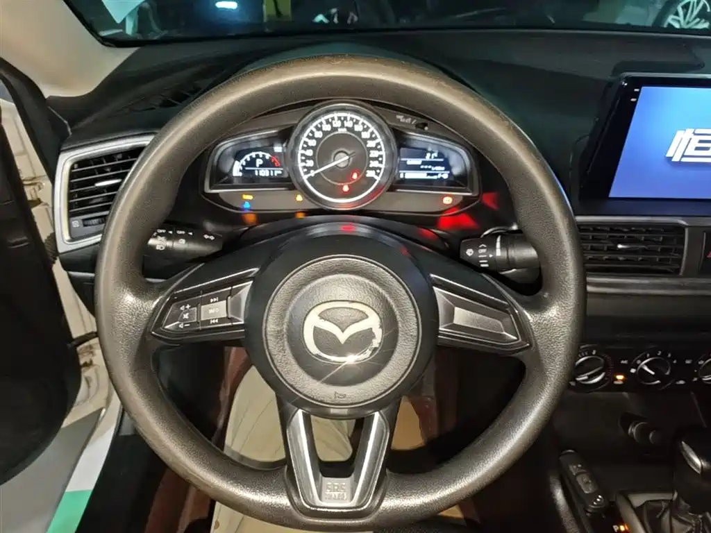 Mazda 3 Axela 2017 — фото 11