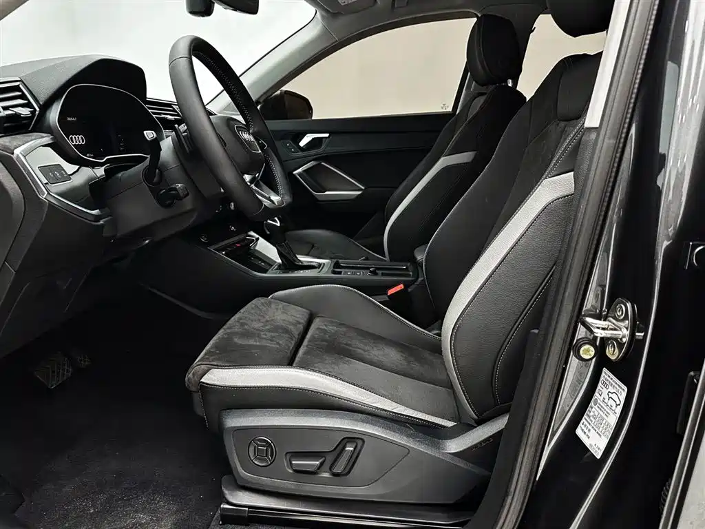 Audi Q3 2022 — фото 12