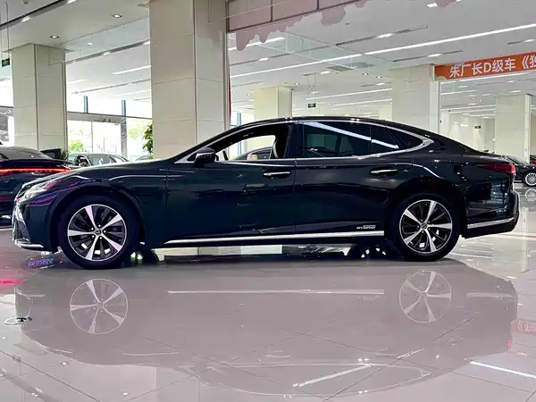 Lexus LS 2021