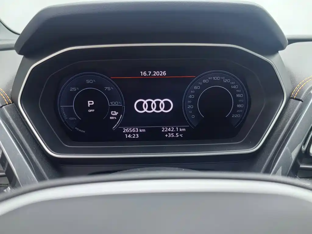 Audi Q4 E-Tron 2025 — фото 4
