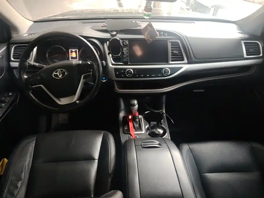Toyota Highlander 2018 — фото 12