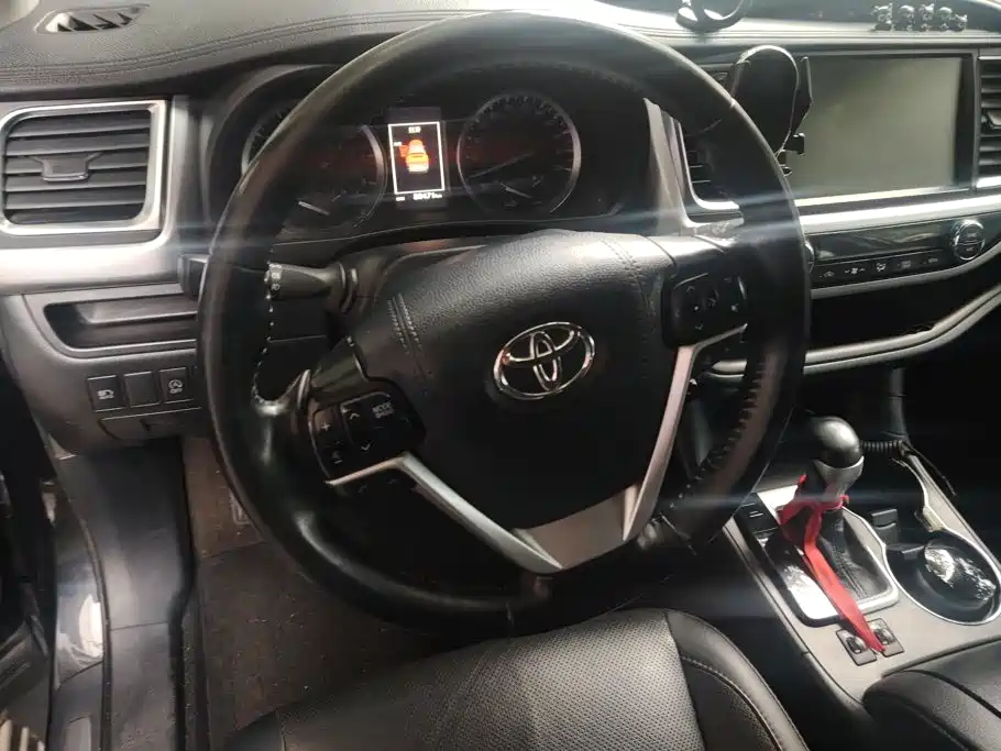 Toyota Highlander 2018 — фото 15