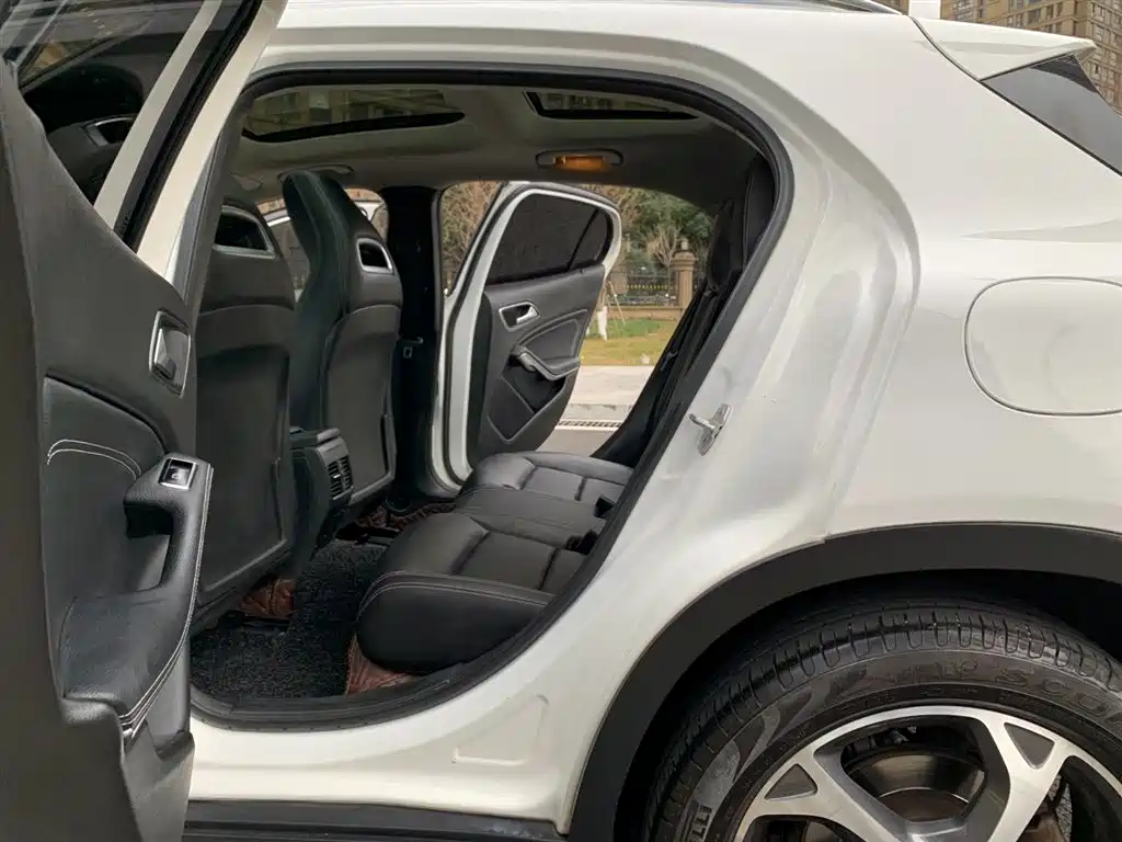 Mercedes-Benz GLA 2018 — фото 15