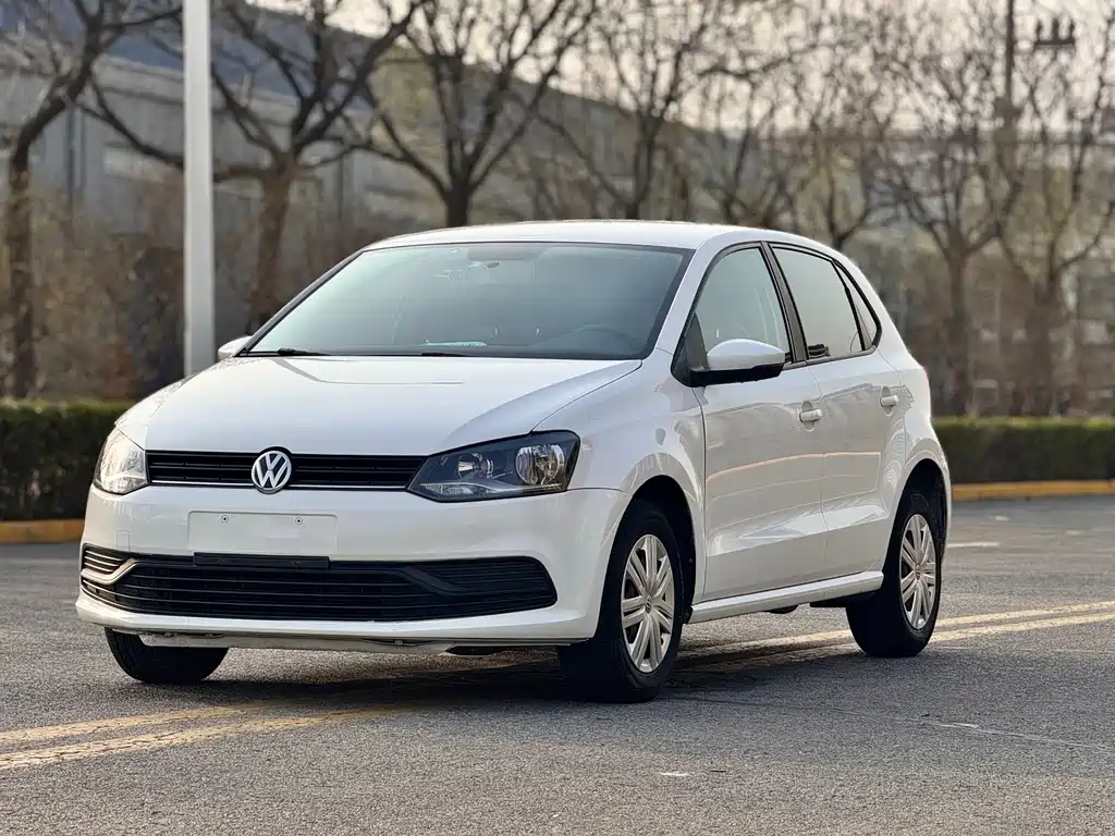 Volkswagen Polo 2015 — фото 1