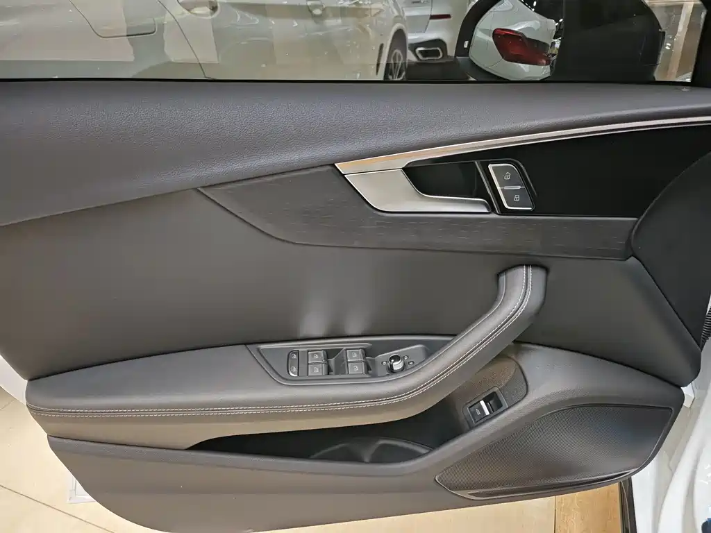 Audi A4L 2025