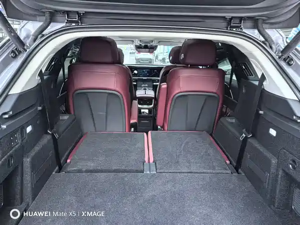 Hongqi E-HS9 2023