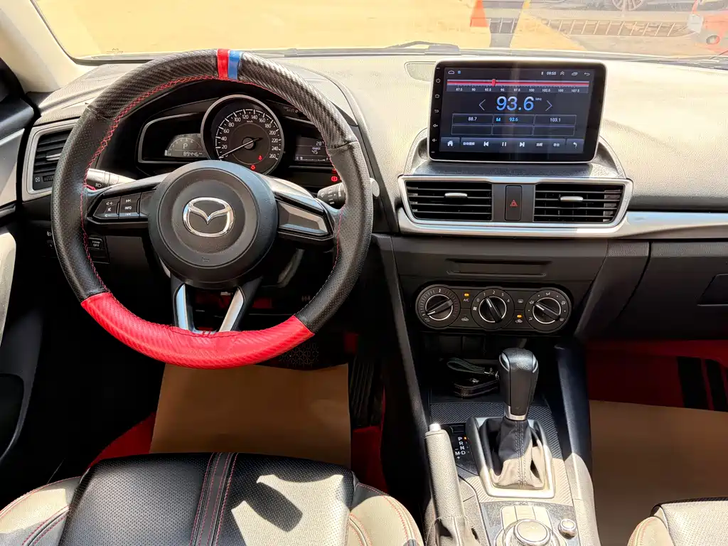 Mazda 3 Axela 2019 — фото 14