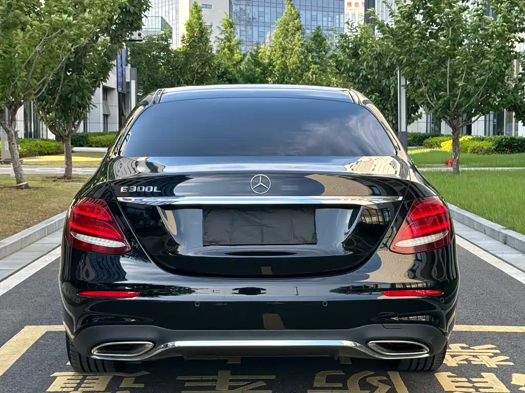 Mercedes-Benz E-Class 2020 — фото 31
