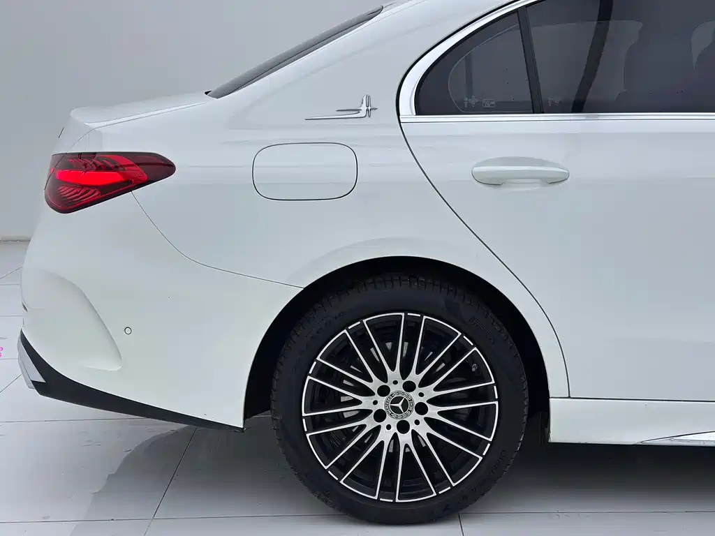 Mercedes-Benz C-Class 2024 — фото 28