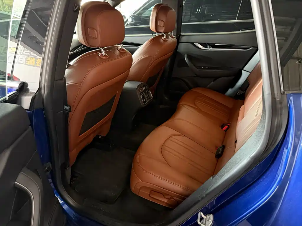 Maserati Levante 2018 — фото 12