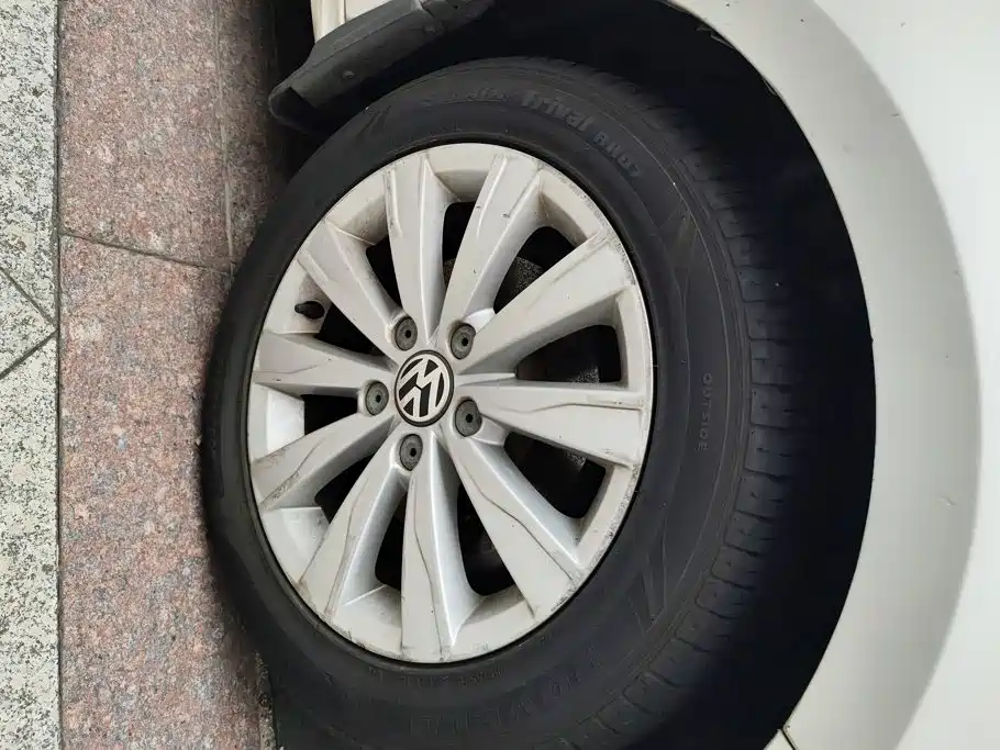 Volkswagen Sagitar 2014