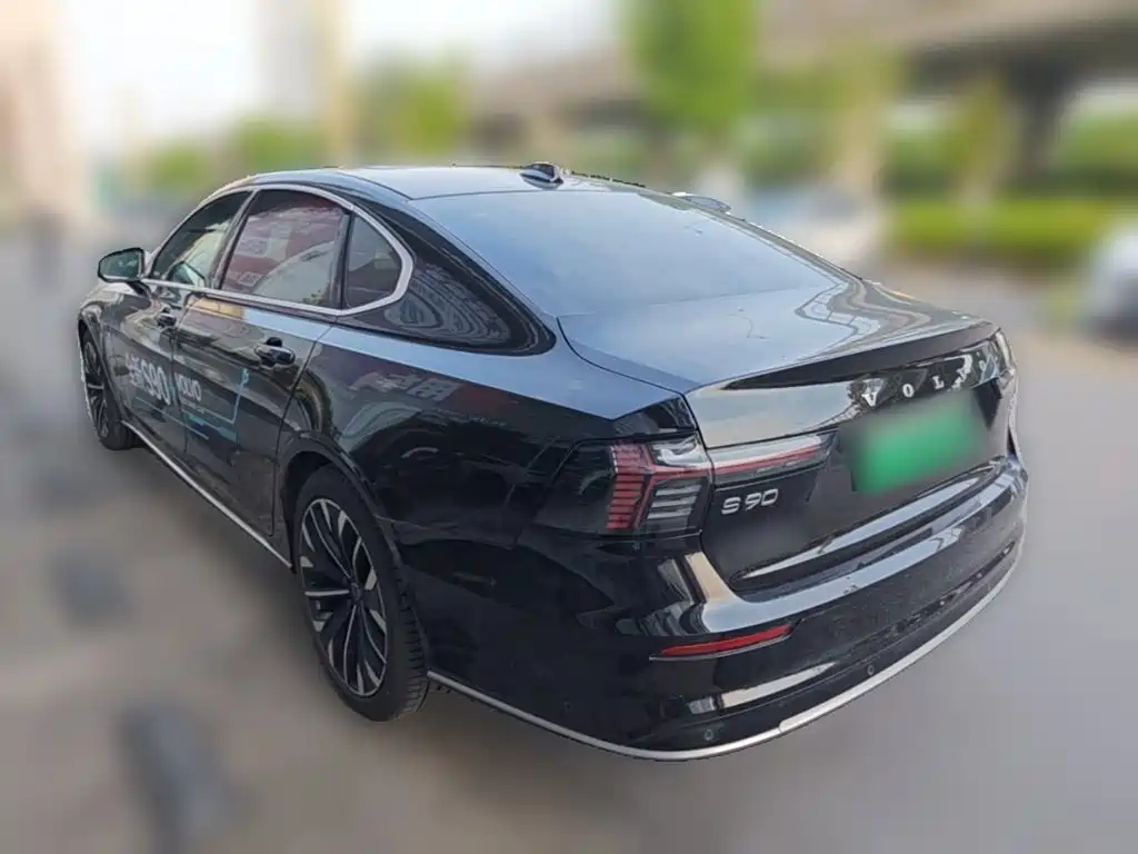 Volvo S90 Plug-In Hybrid 2025 — фото 9