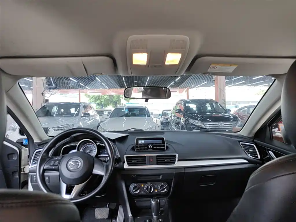 Mazda 3 Axela 2016 — фото 18
