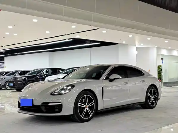 Porsche Panamera 2021