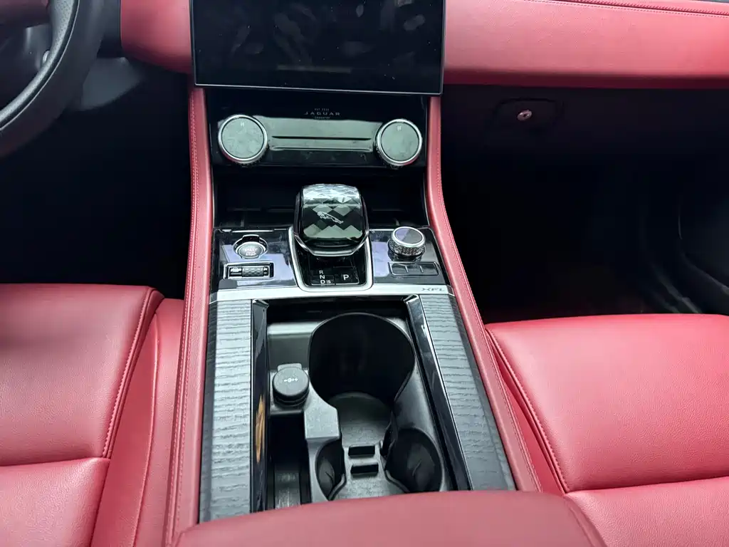 Jaguar XFL 2023 — фото 13
