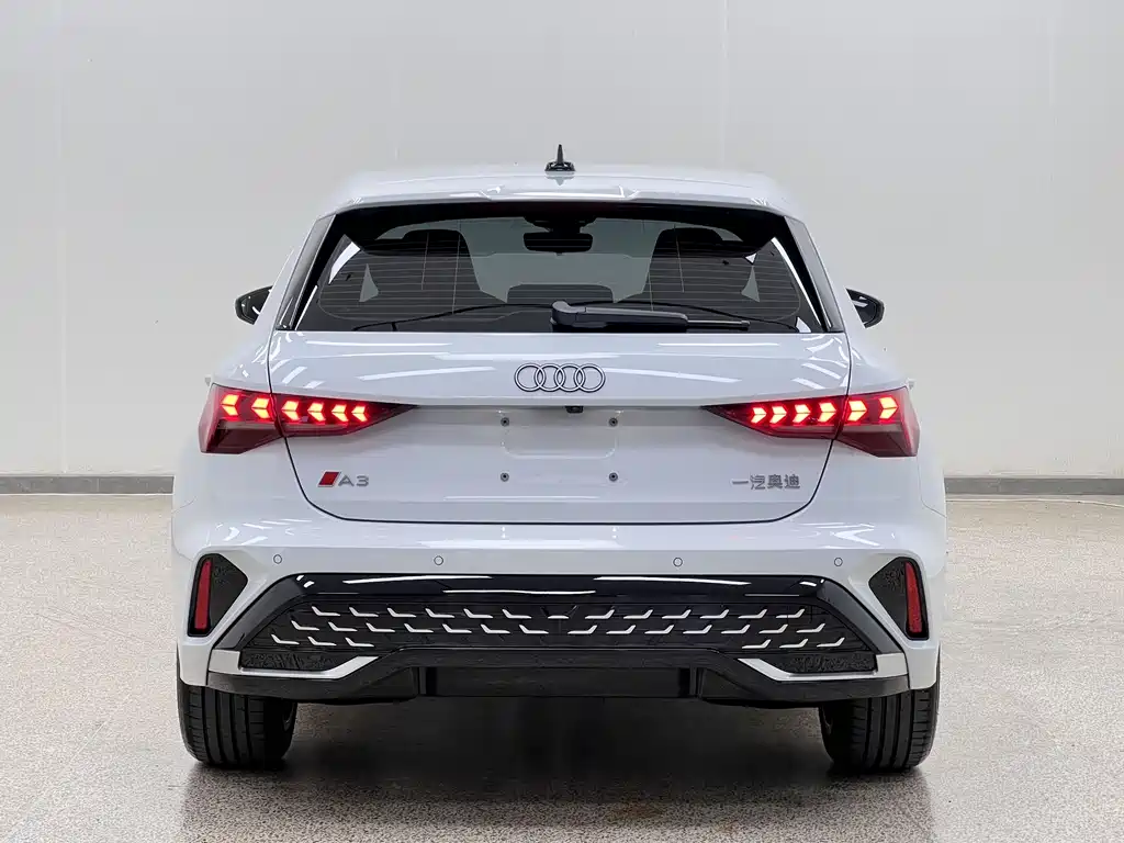 Audi A3 2024 — фото 7