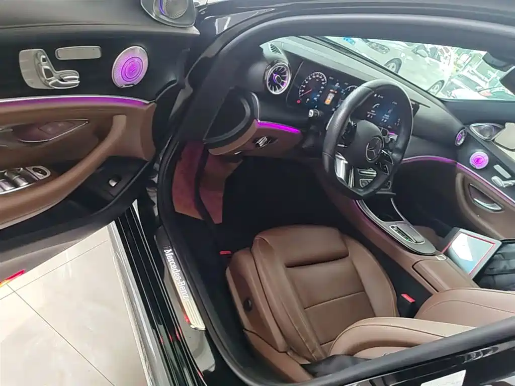 Mercedes-Benz E-Class 2022 — фото 15