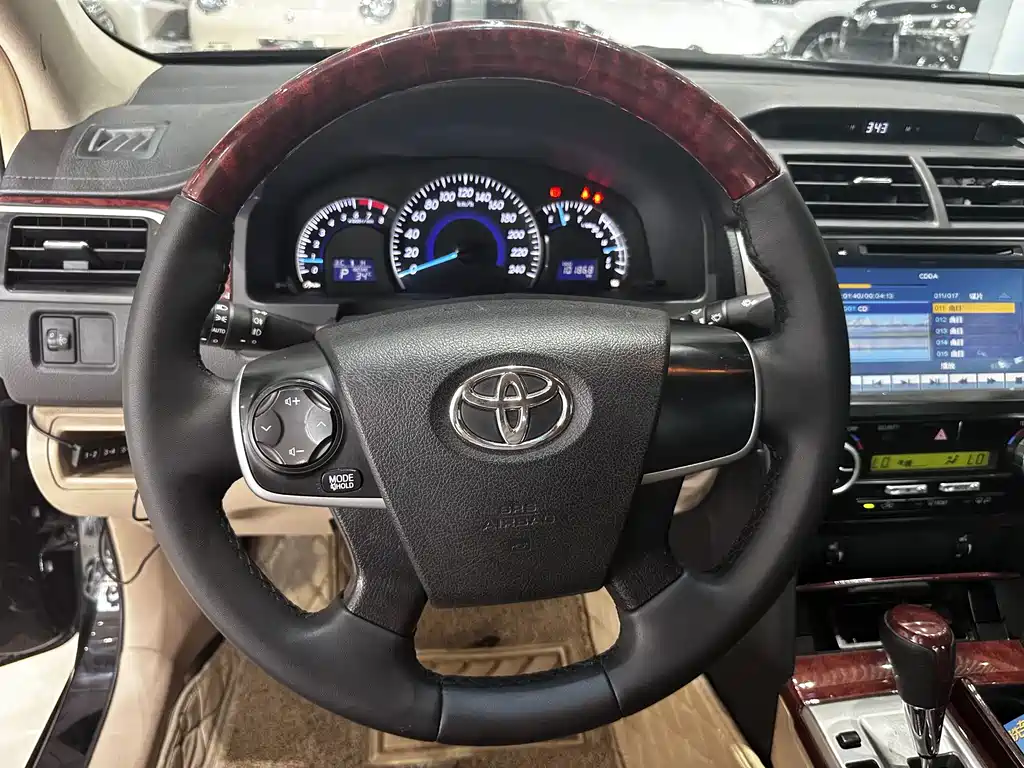 Toyota Camry 2013 — фото 12