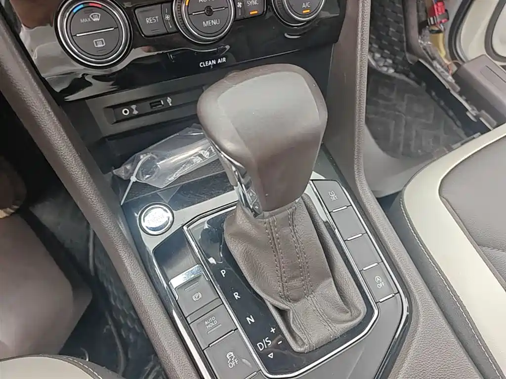 Volkswagen Tiguan L 2017 — фото 14