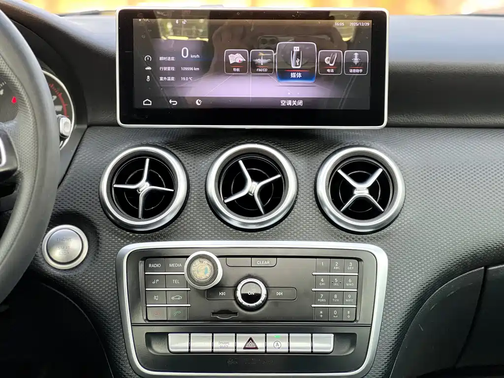 Mercedes-Benz A-Class 2018 — фото 12