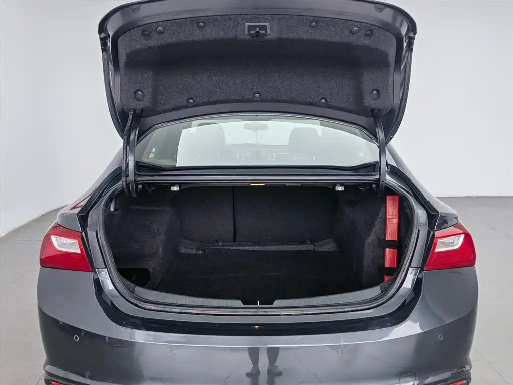 Chevrolet Malibu XL 2017 — фото 16