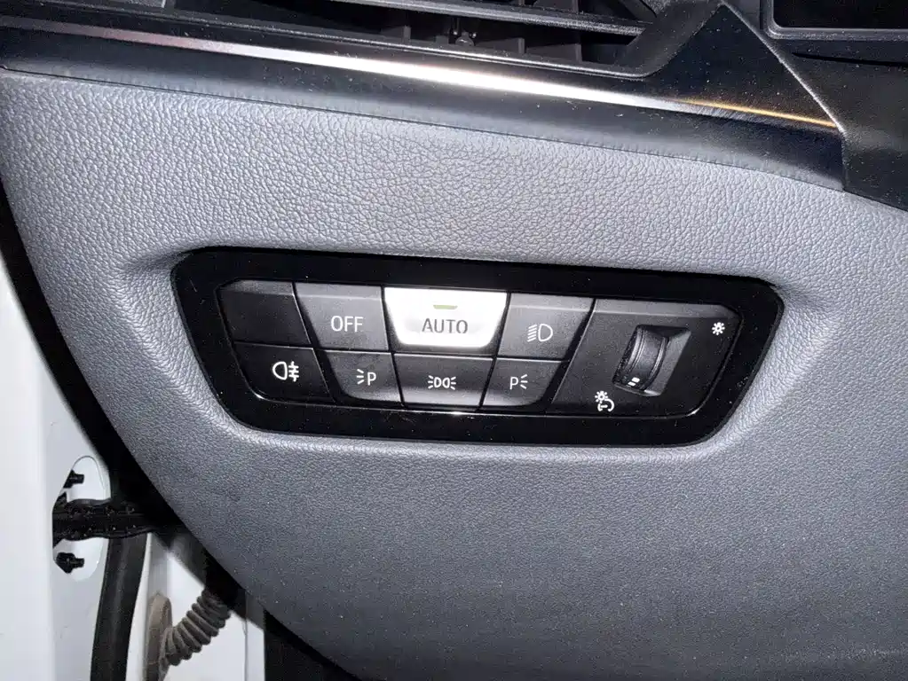 BMW 3 Series 2023 — фото 12