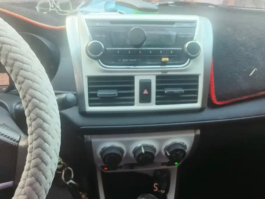 Toyota Yaris L 2015 — фото 13