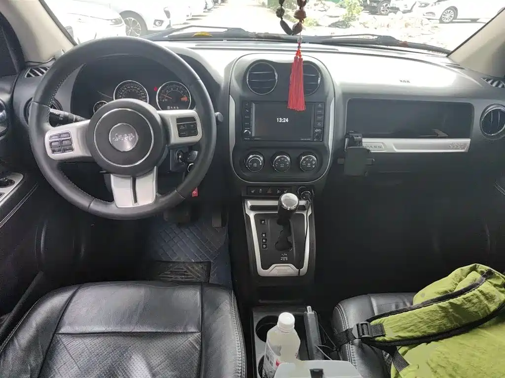 Jeep Compass 2015 — фото 10