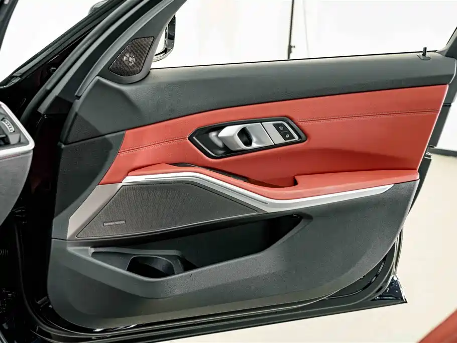 BMW 3 Series 2024 — фото 16