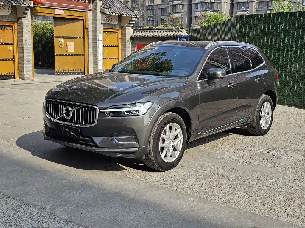 Volvo XC60 2021 — фото 1