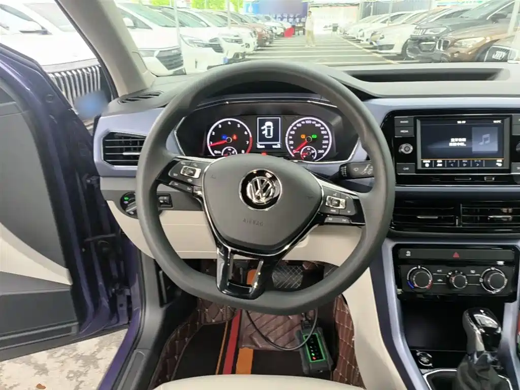 Volkswagen T-Cross 2020 — фото 11
