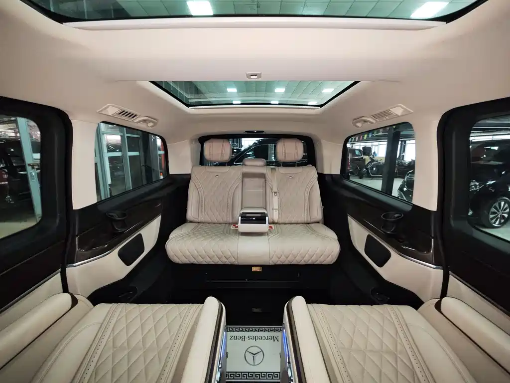 Mercedes-Benz V-Class 2020 — фото 13