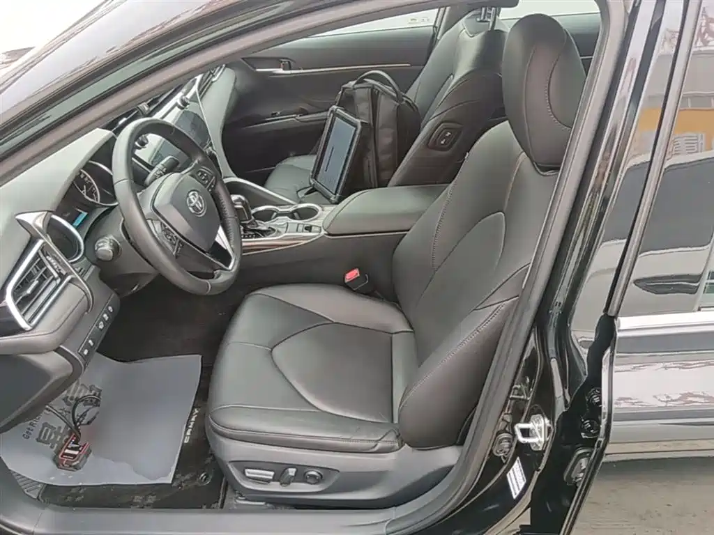 Toyota Camry 2019 — фото 15