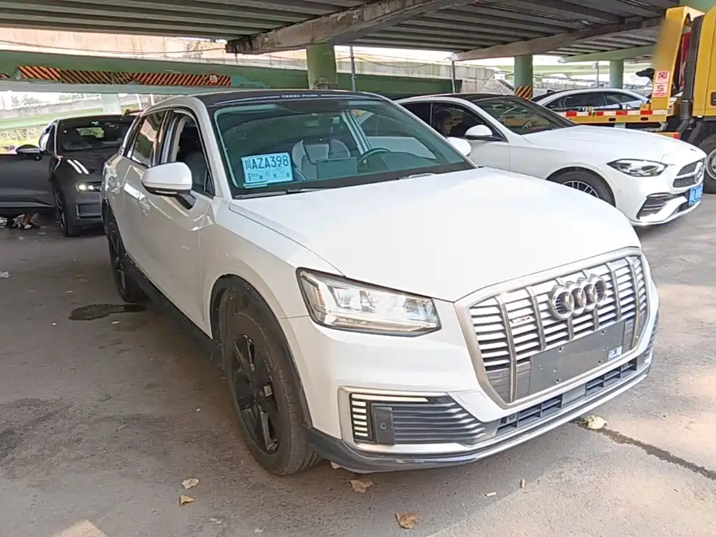Audi Q2L E-Tron 2021