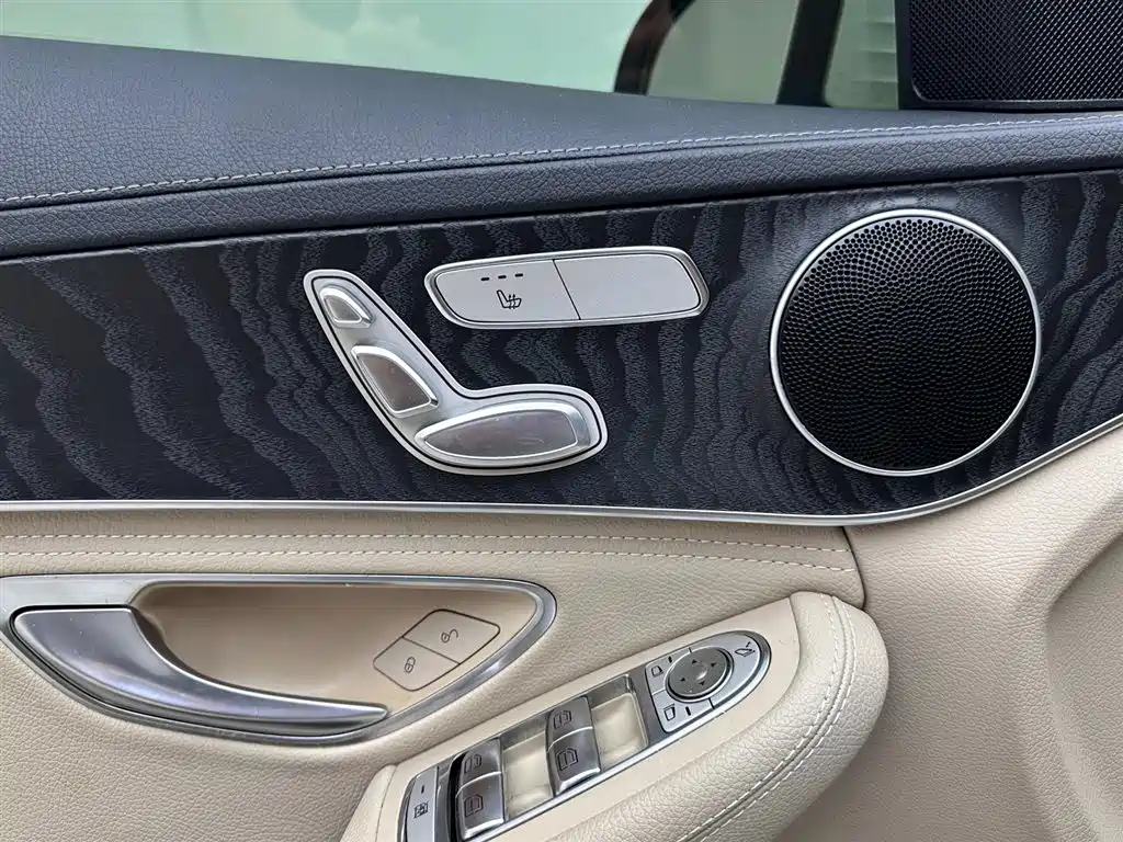Mercedes-Benz C-Class 2019 — фото 15