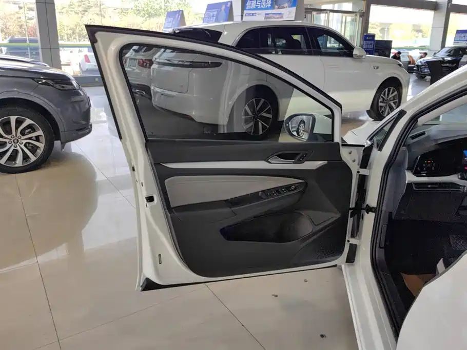 Volkswagen Golf 2023