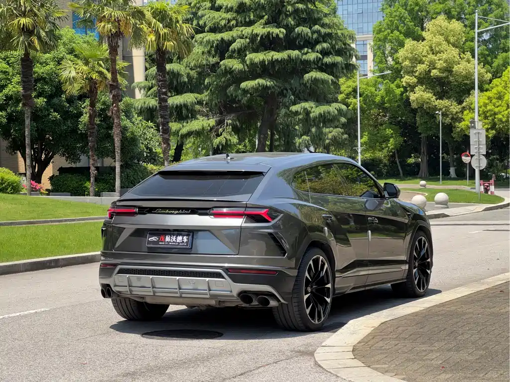 Lamborghini Urus 2019 — фото 8