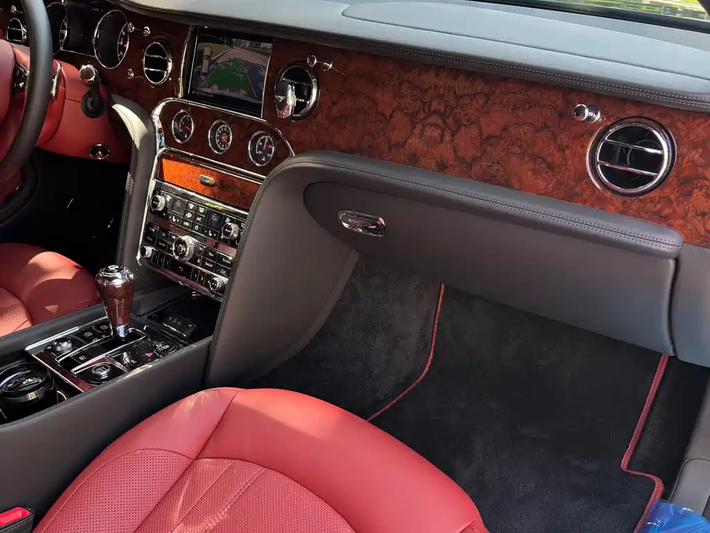 Bentley Mulsanne 2020 — фото 12