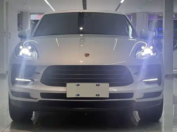 Porsche Macan 2021