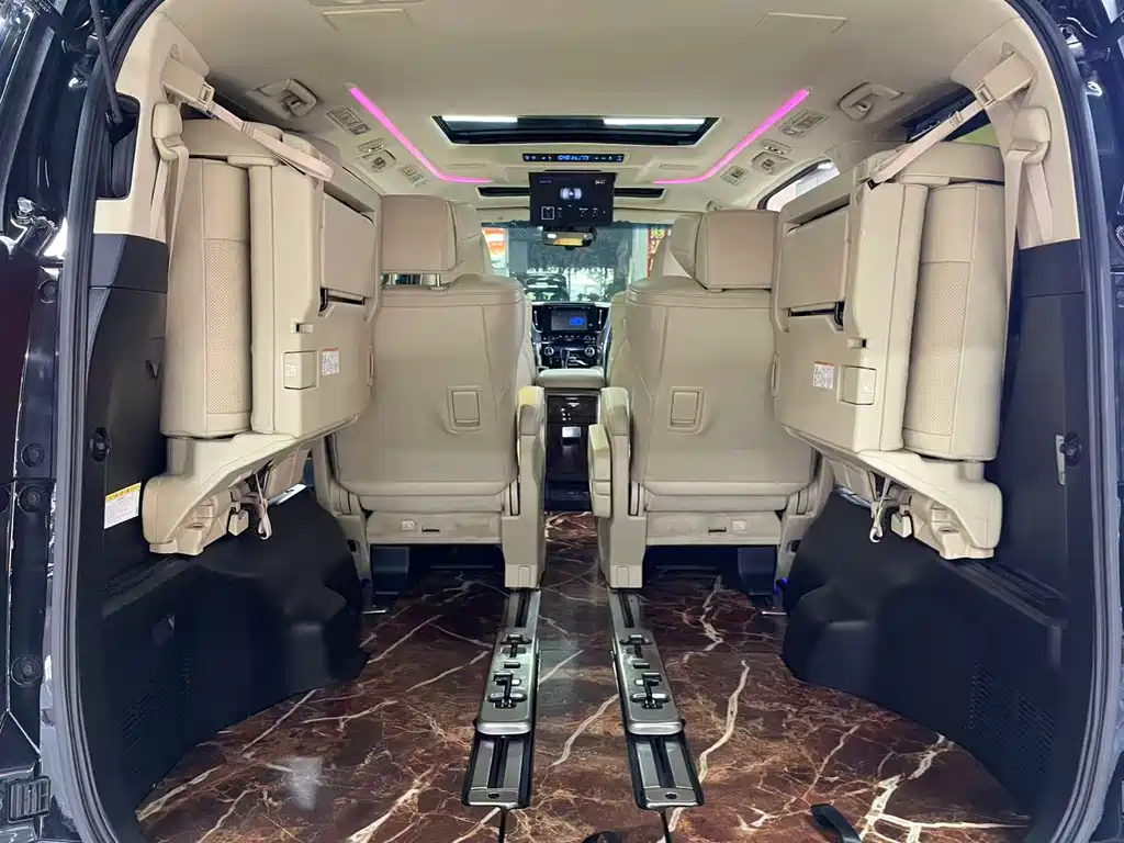 Toyota Alphard 2020 — фото 13