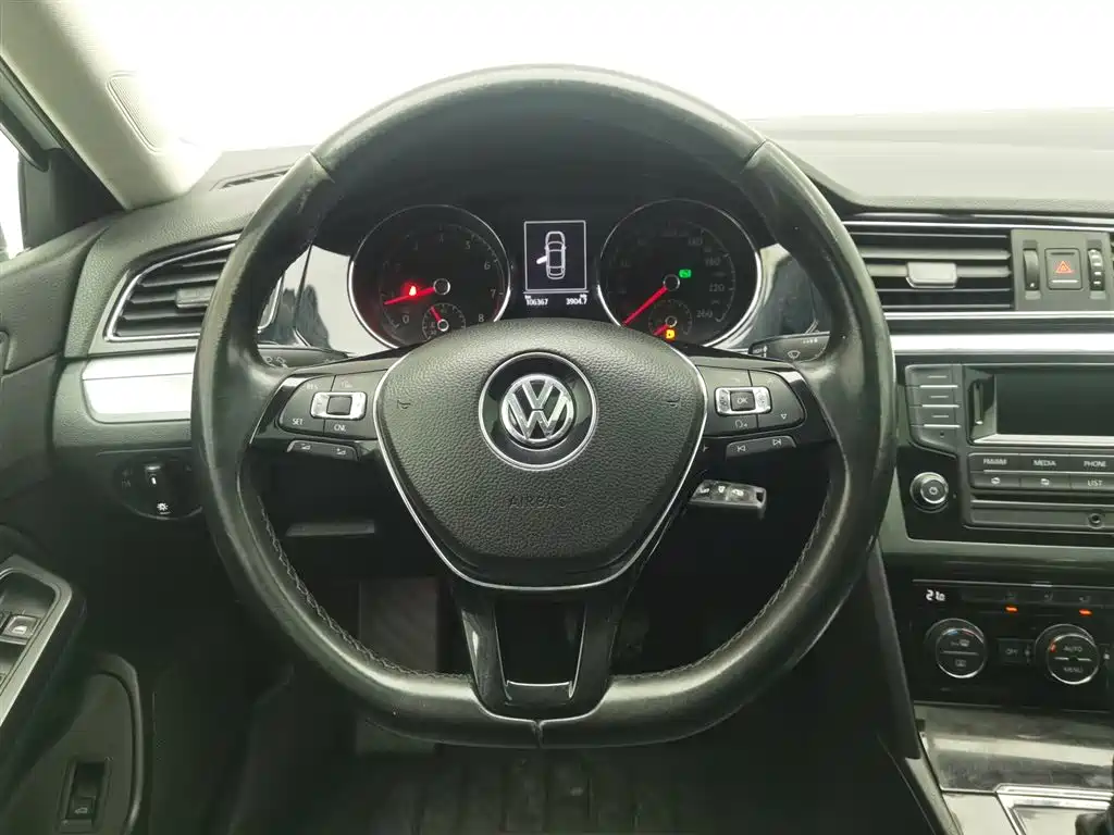 Volkswagen Lamando 2015 — фото 11