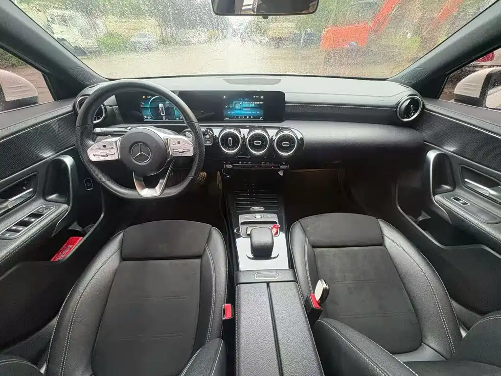 Mercedes-Benz A-Class 2019 — фото 4