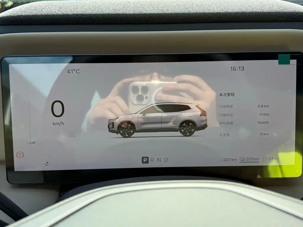 Volvo XC70 Plug-In Hybrid 2025 — фото 14