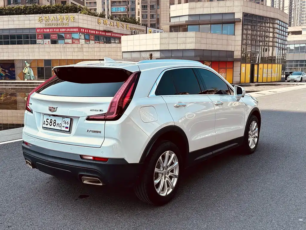 Cadillac XT4 2022 — фото 9