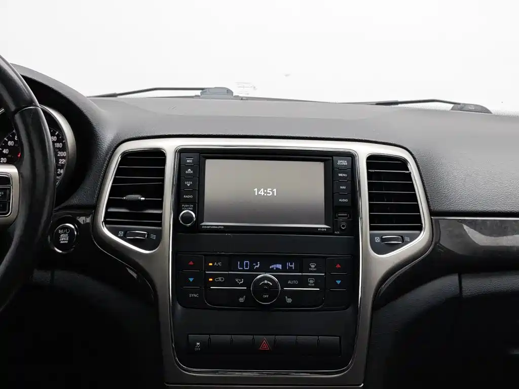 Jeep Grand Cherokee 2013 — фото 12