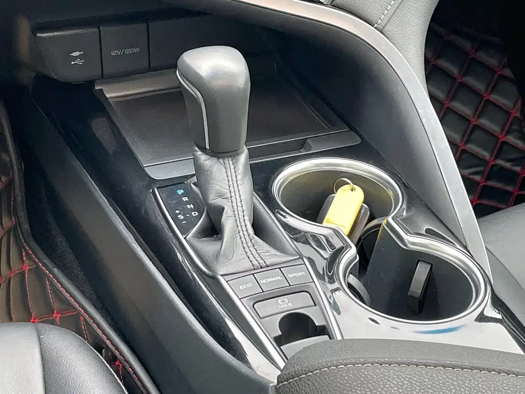 Toyota Camry 2018 — фото 36