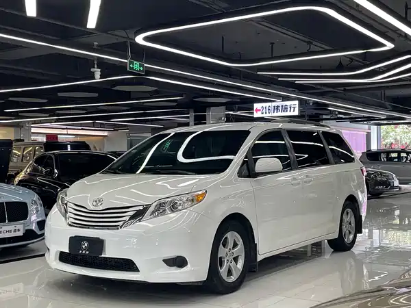 Toyota Sienna 2015