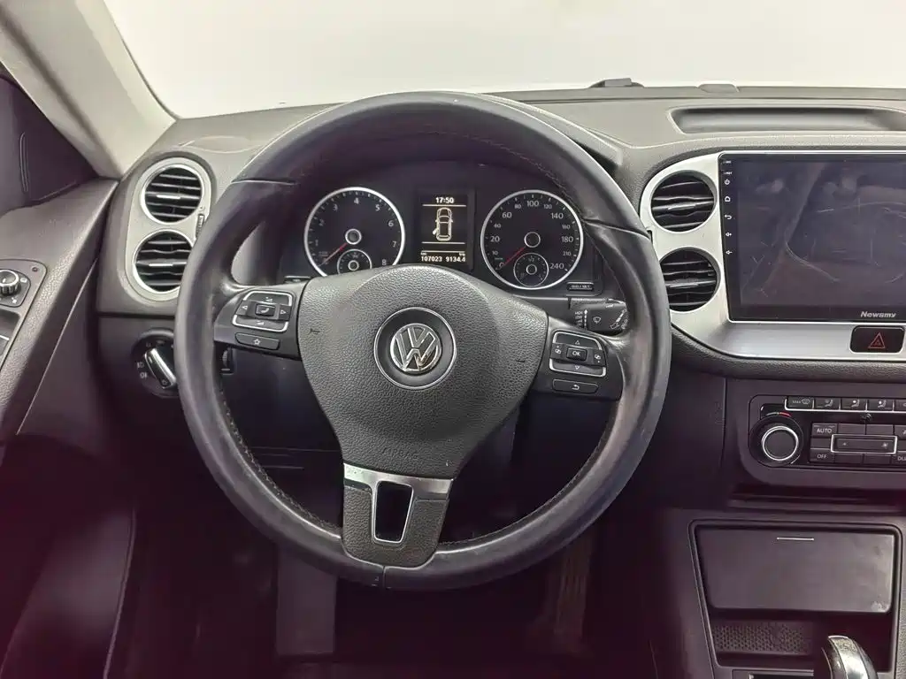 Volkswagen Tiguan 2012 — фото 11