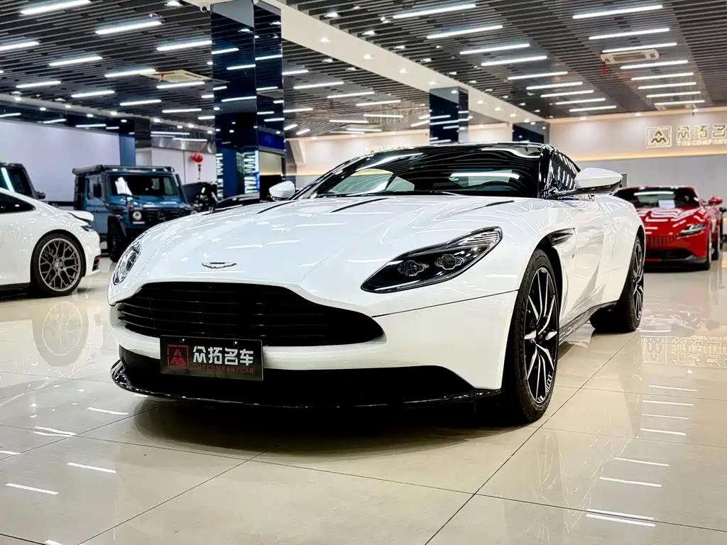 Aston Martin DB11 2017